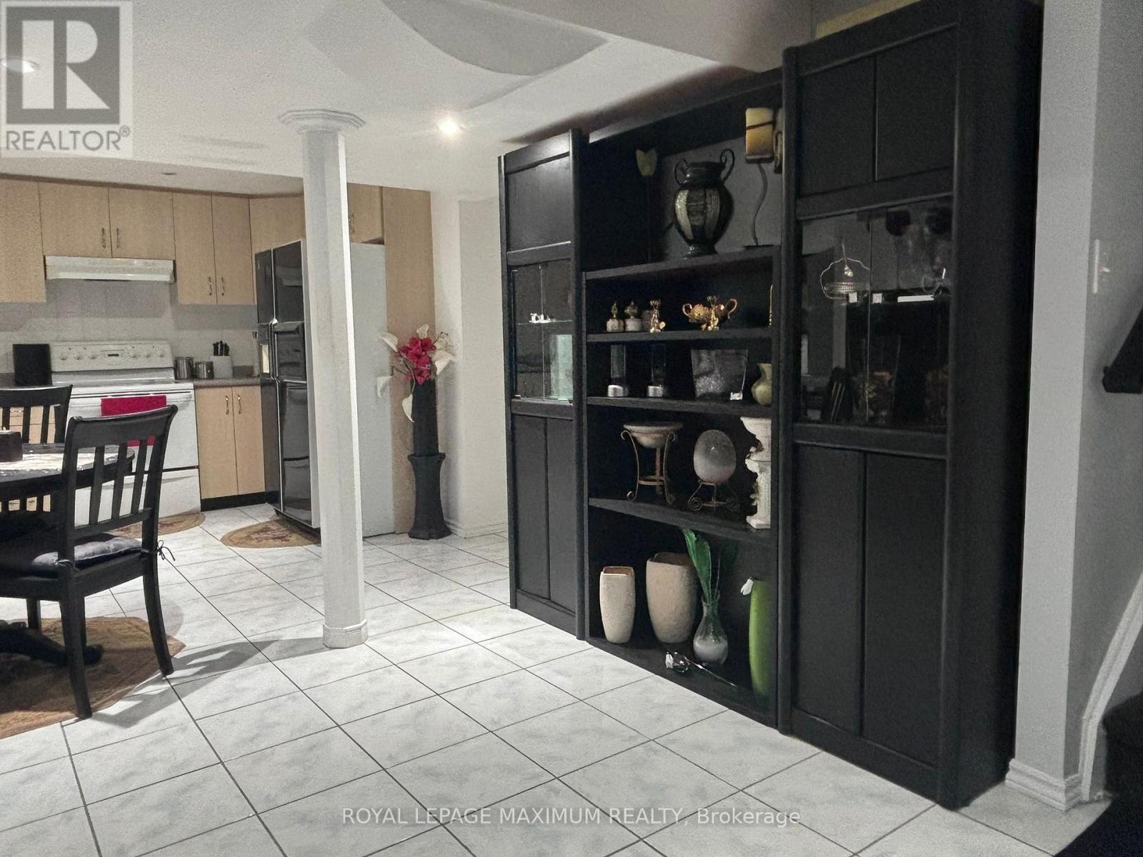 












BEDROOM IN BASEMENT - 90 VIA ROMANO WAY

,
Brampton,




Ontario
L6P1P3

