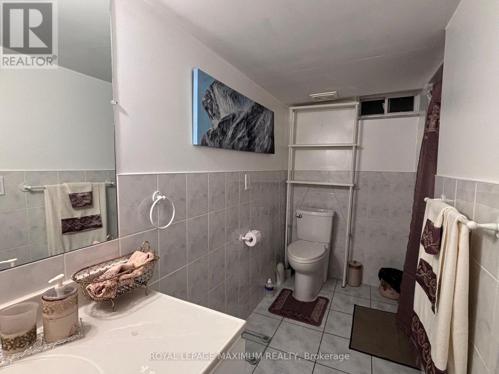 












BEDROOM IN BASEMENT - 90 VIA ROMANO WAY

,
Brampton,




Ontario
L6P1P3

