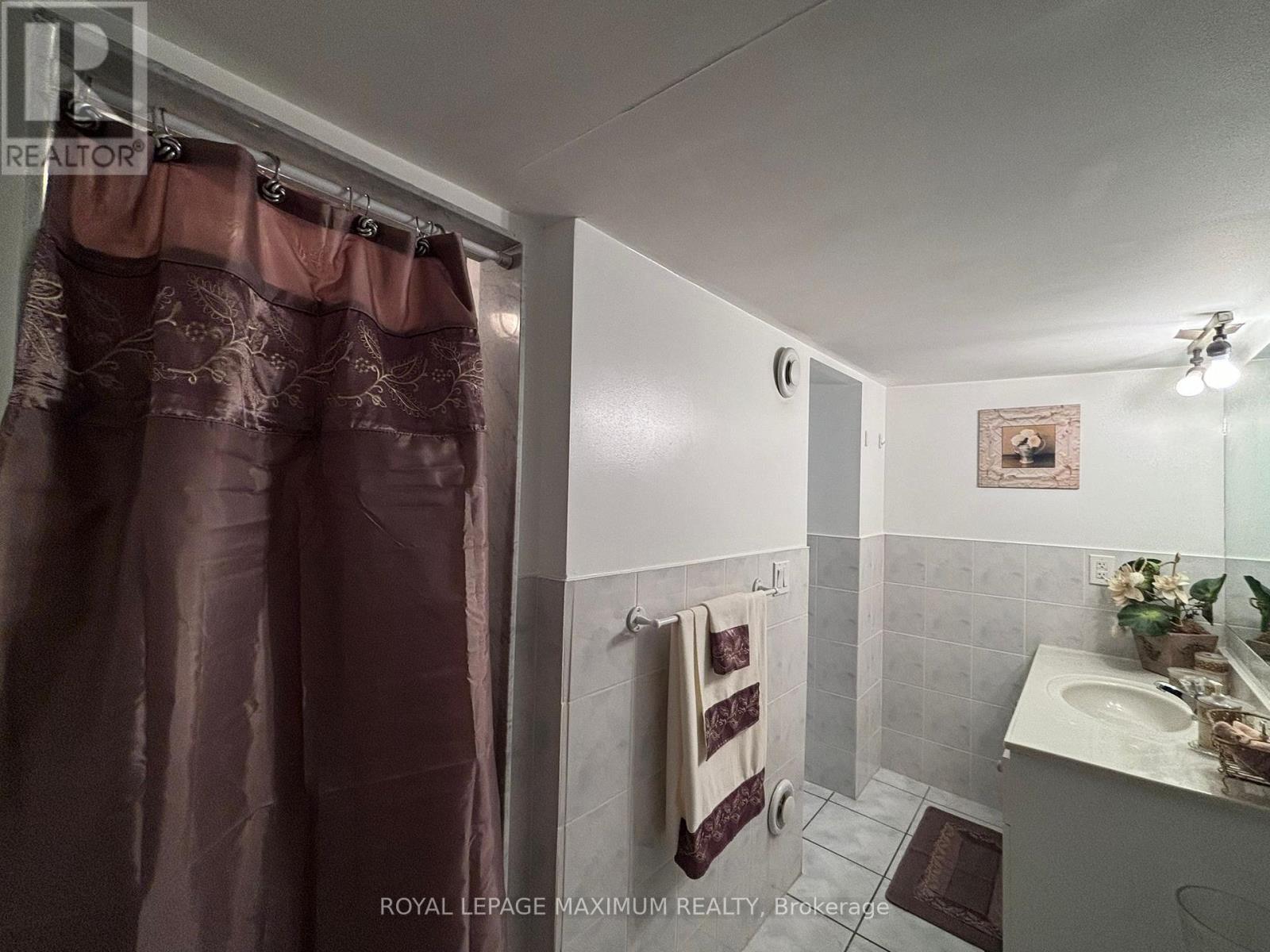 












BEDROOM IN BASEMENT - 90 VIA ROMANO WAY

,
Brampton,




Ontario
L6P1P3

