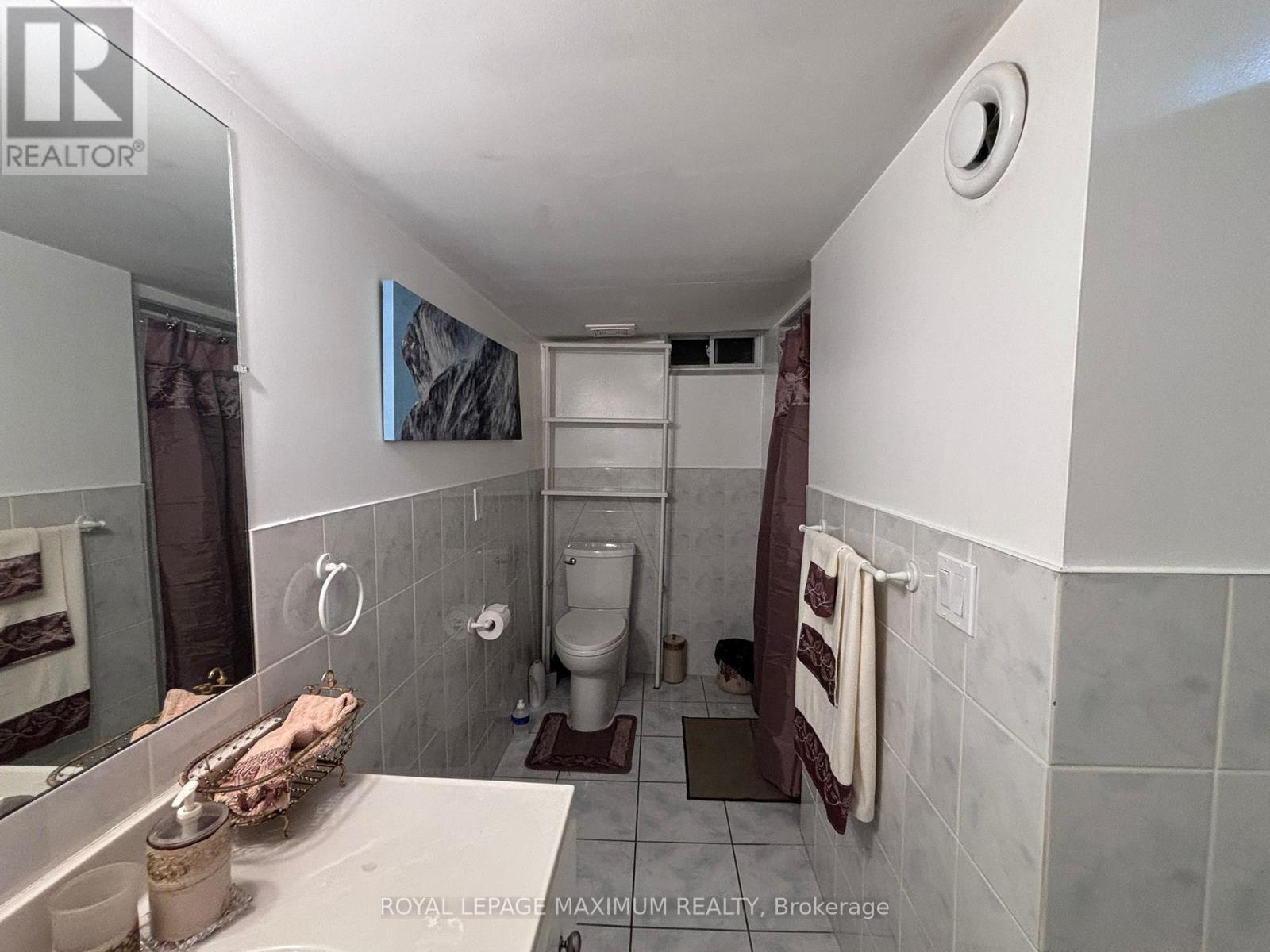 












BEDROOM IN BASEMENT - 90 VIA ROMANO WAY

,
Brampton,




Ontario
L6P1P3

