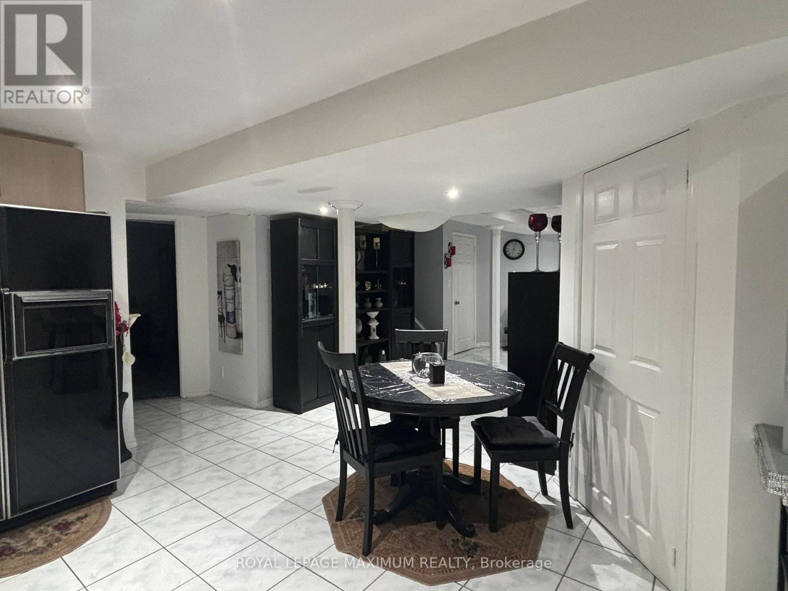 












BEDROOM IN BASEMENT - 90 VIA ROMANO WAY

,
Brampton,




Ontario
L6P1P3

