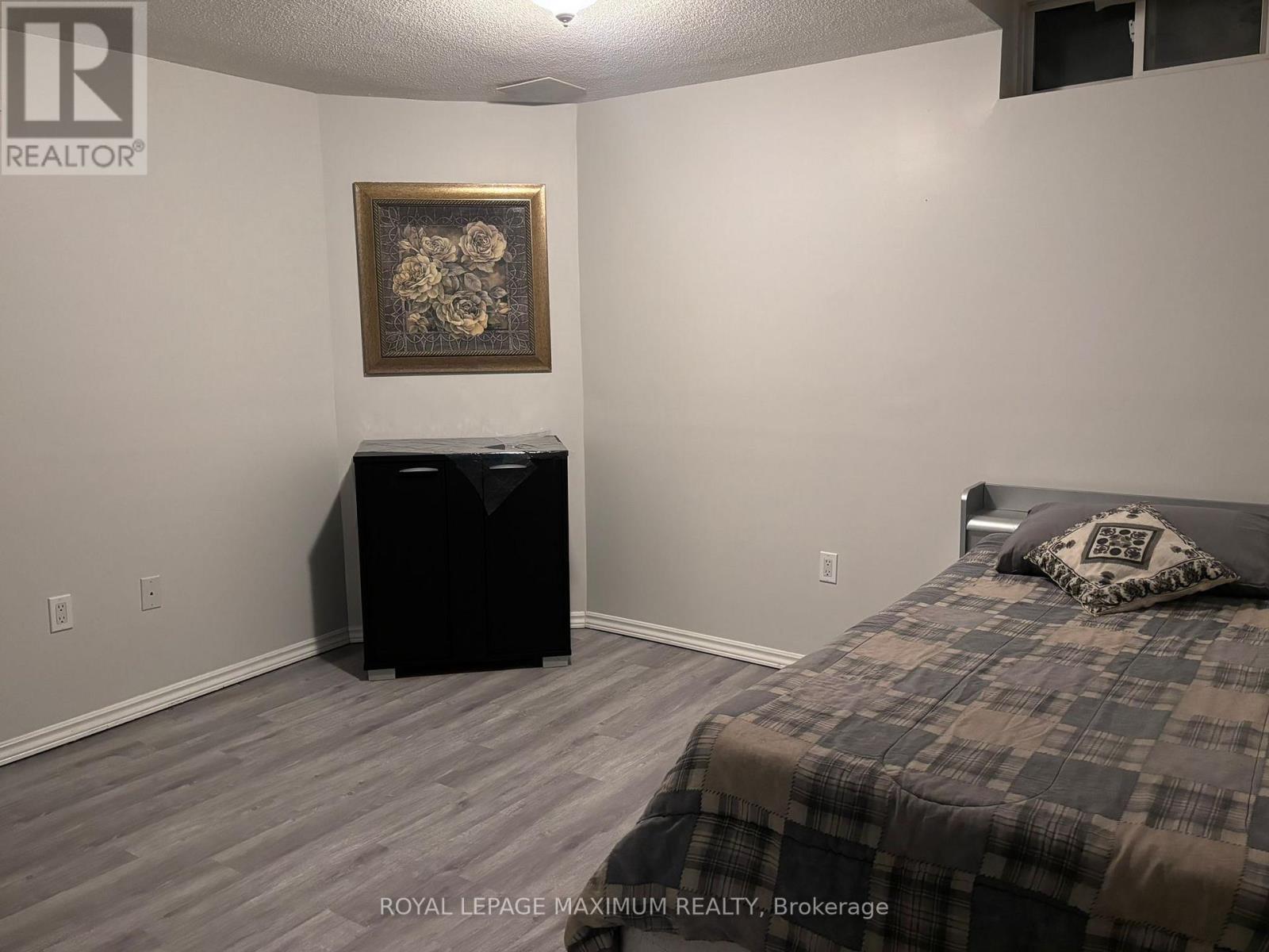 












BEDROOM IN BASEMENT - 90 VIA ROMANO WAY

,
Brampton,




Ontario
L6P1P3

