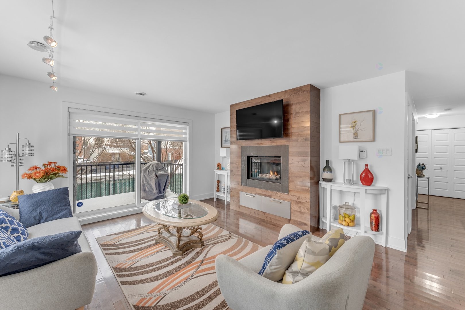 









1030


Rue St-Laurent O.

, 102,
Longueuil (Le Vieux-Longueuil),




QC
J4K1C8

