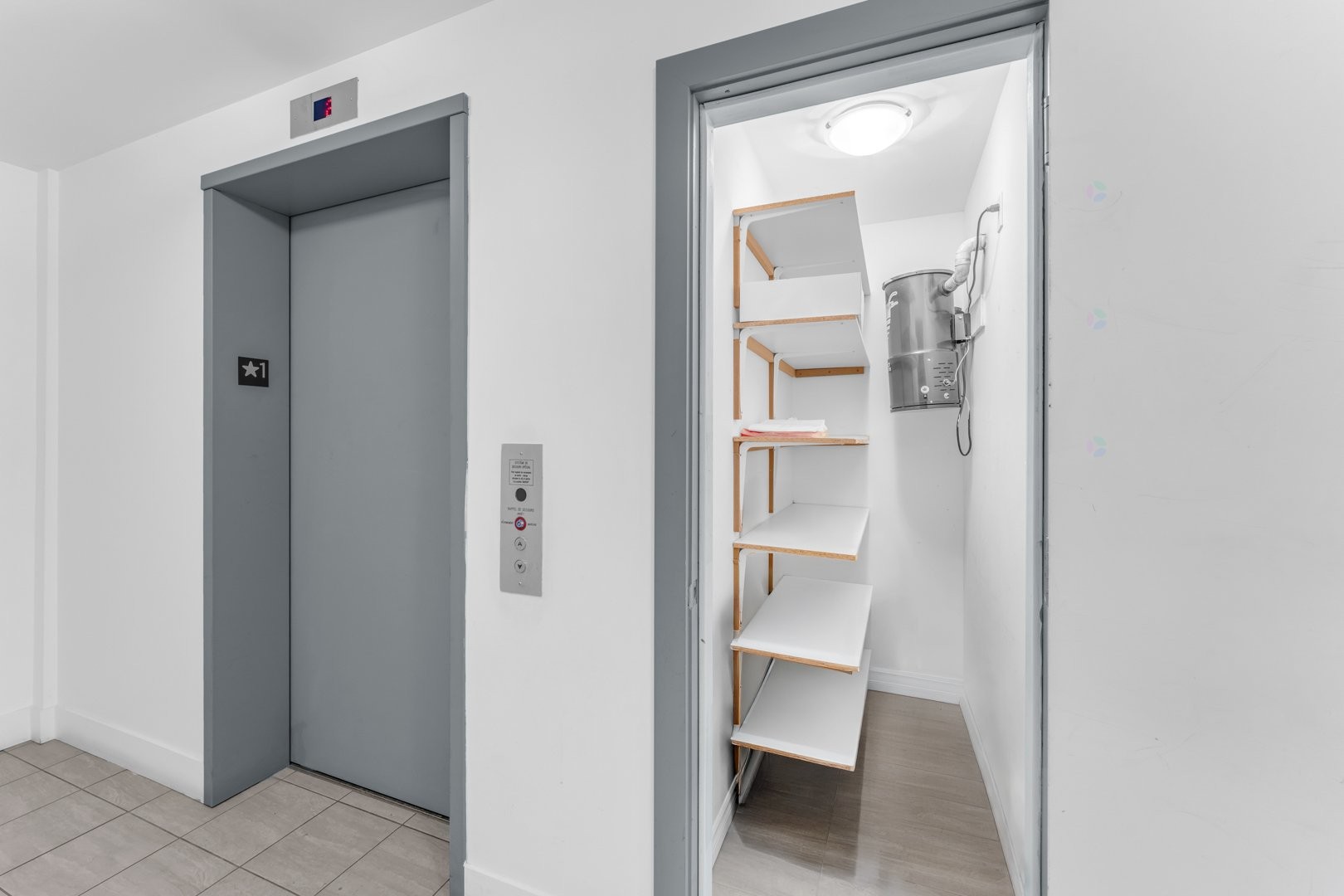 









1030


Rue St-Laurent O.

, 102,
Longueuil (Le Vieux-Longueuil),




QC
J4K1C8

