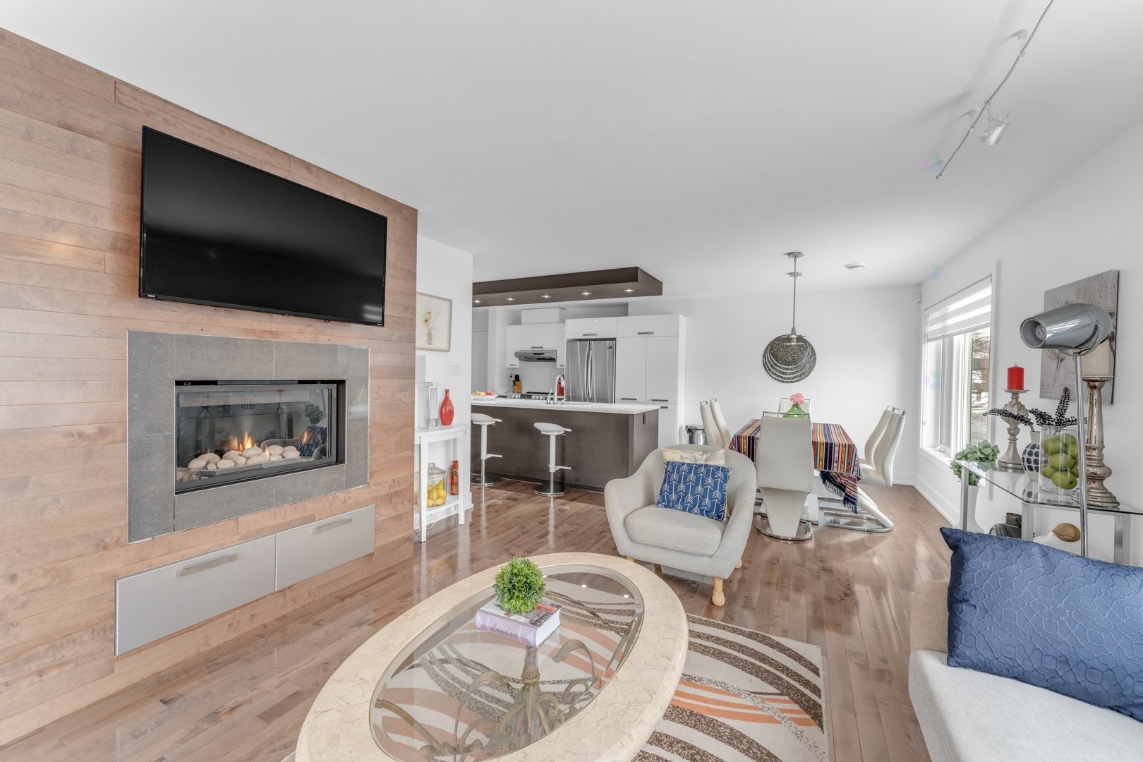 









1030


Rue St-Laurent O.

, 102,
Longueuil (Le Vieux-Longueuil),




QC
J4K1C8

