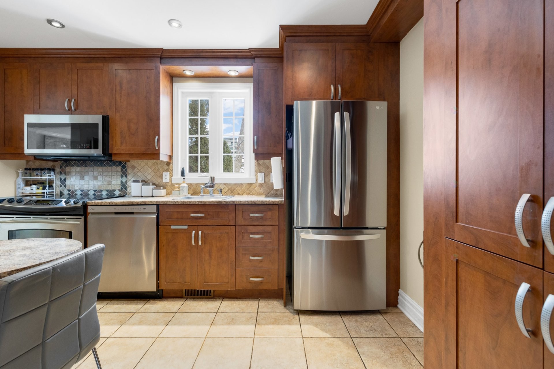 









248


Rue Hebert

,
Dollard-des-Ormeaux,




QC
H9A3B4

