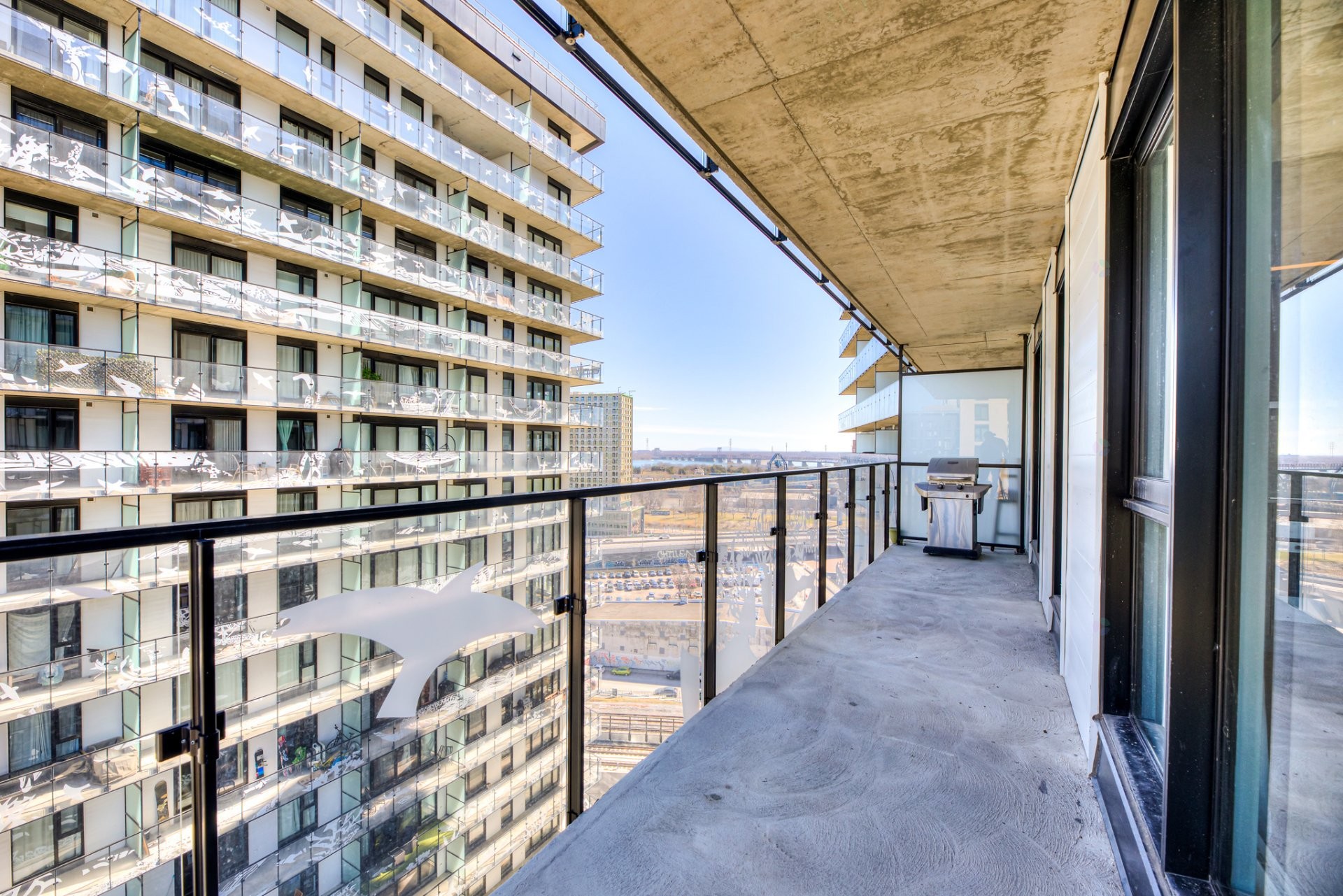 









101


Rue Peel

, 1702,
Montréal (Le Sud-Ouest),




QC
H3C0Y1

