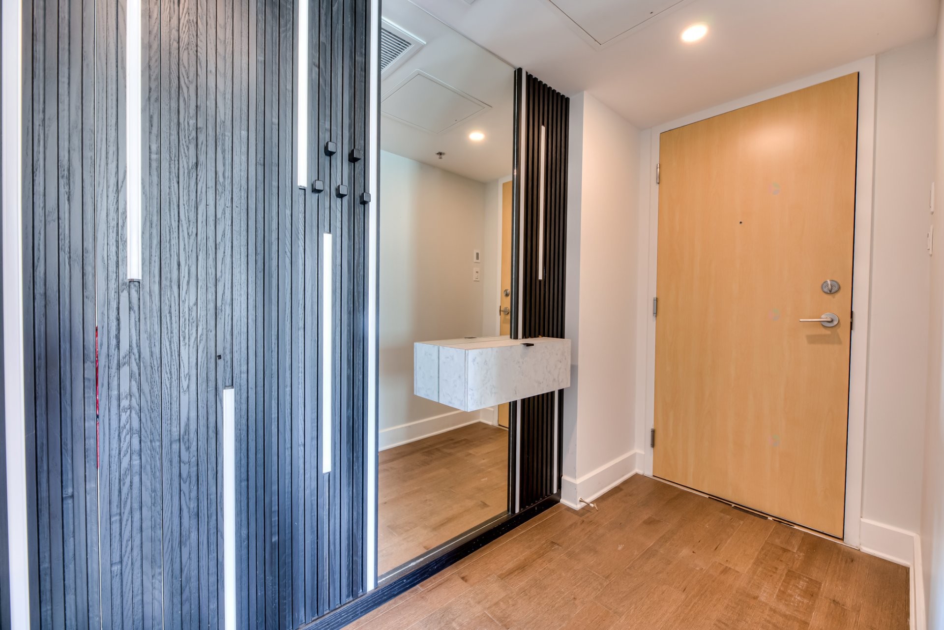 









101


Rue Peel

, 1702,
Montréal (Le Sud-Ouest),




QC
H3C0Y1

