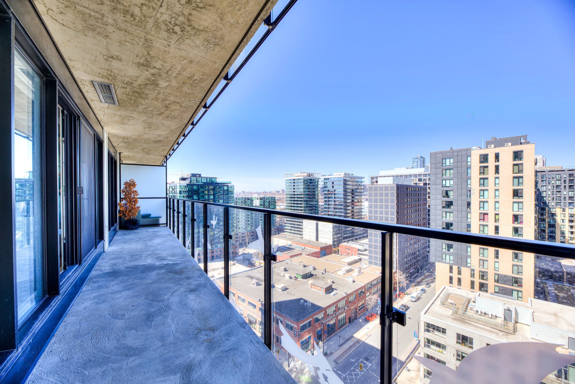 









101


Rue Peel

, 1702,
Montréal (Le Sud-Ouest),




QC
H3C0Y1

