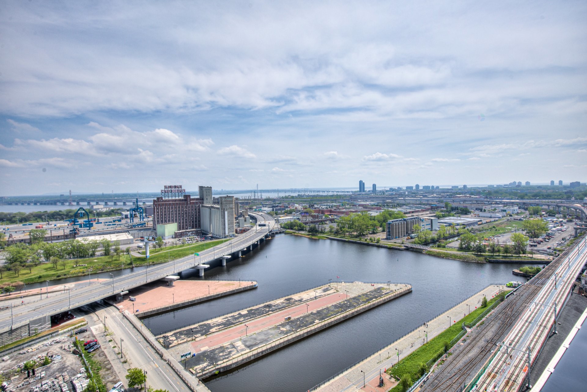 









101


Rue Peel

, 1702,
Montréal (Le Sud-Ouest),




QC
H3C0Y1

