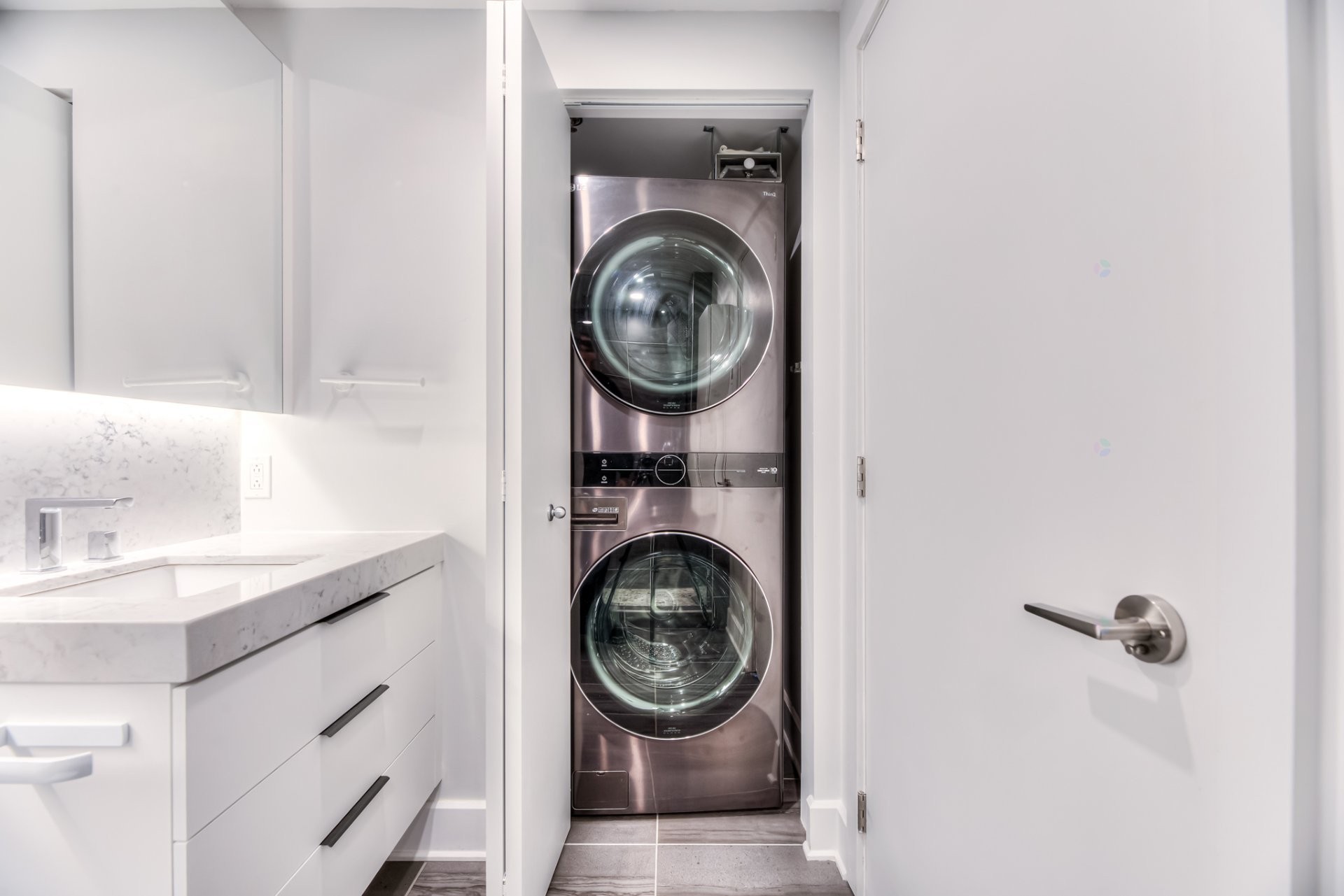 









101


Rue Peel

, 1702,
Montréal (Le Sud-Ouest),




QC
H3C0Y1

