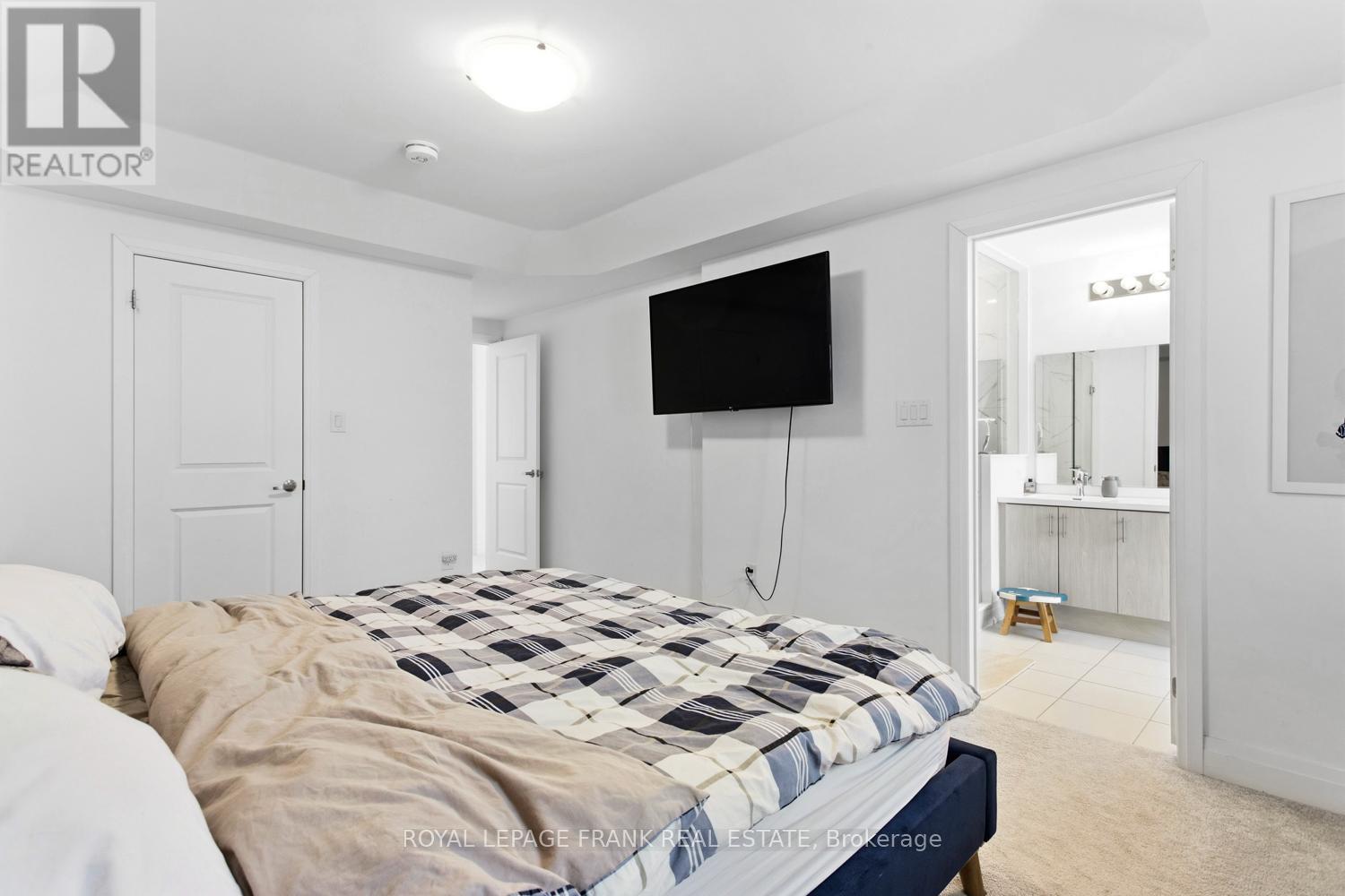 












58 SELFRIDGE WAY

,
Whitby (Downtown Whitby),




Ontario
L1N0N9

