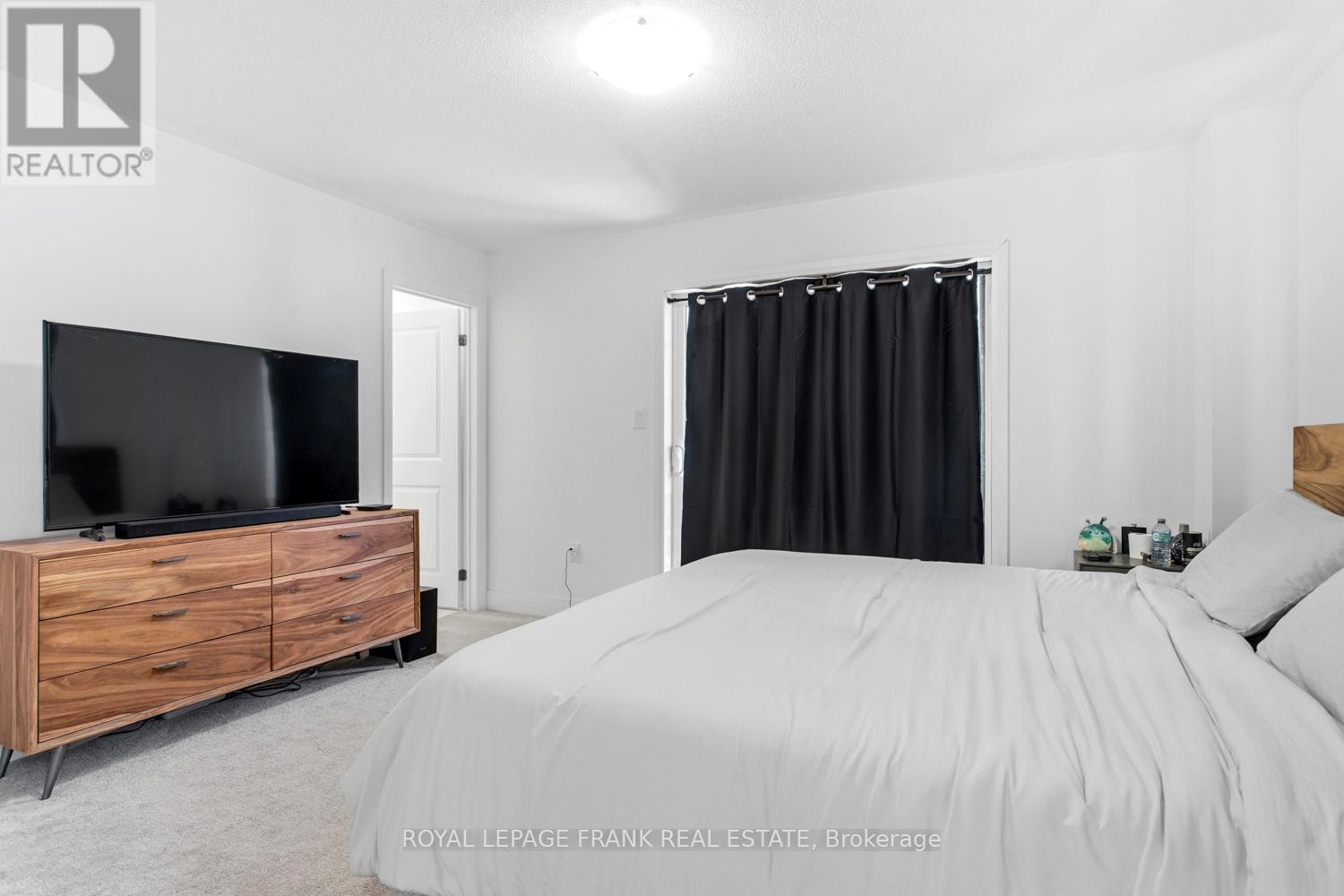 












58 SELFRIDGE WAY

,
Whitby (Downtown Whitby),




Ontario
L1N0N9

