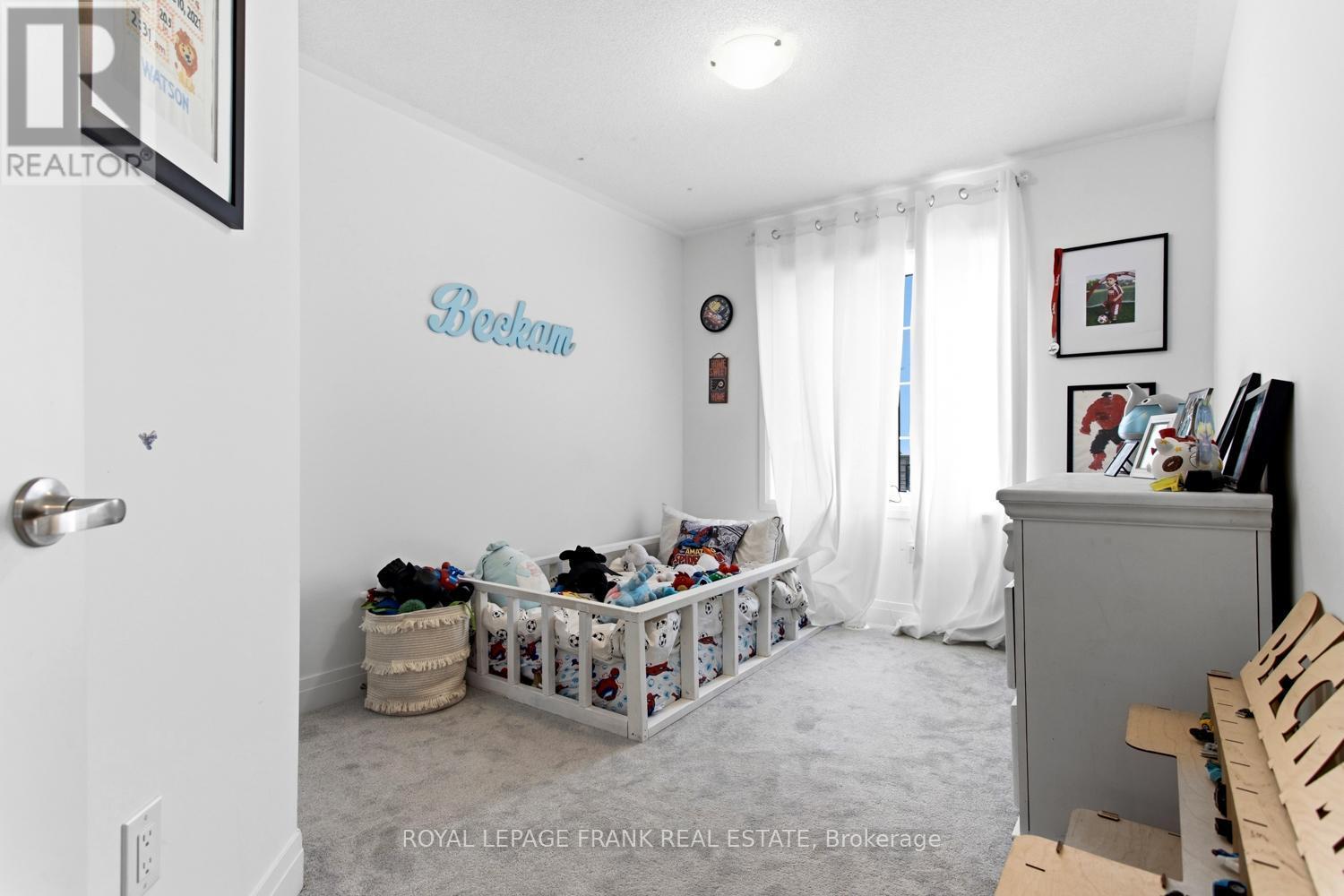 












58 SELFRIDGE WAY

,
Whitby (Downtown Whitby),




Ontario
L1N0N9

