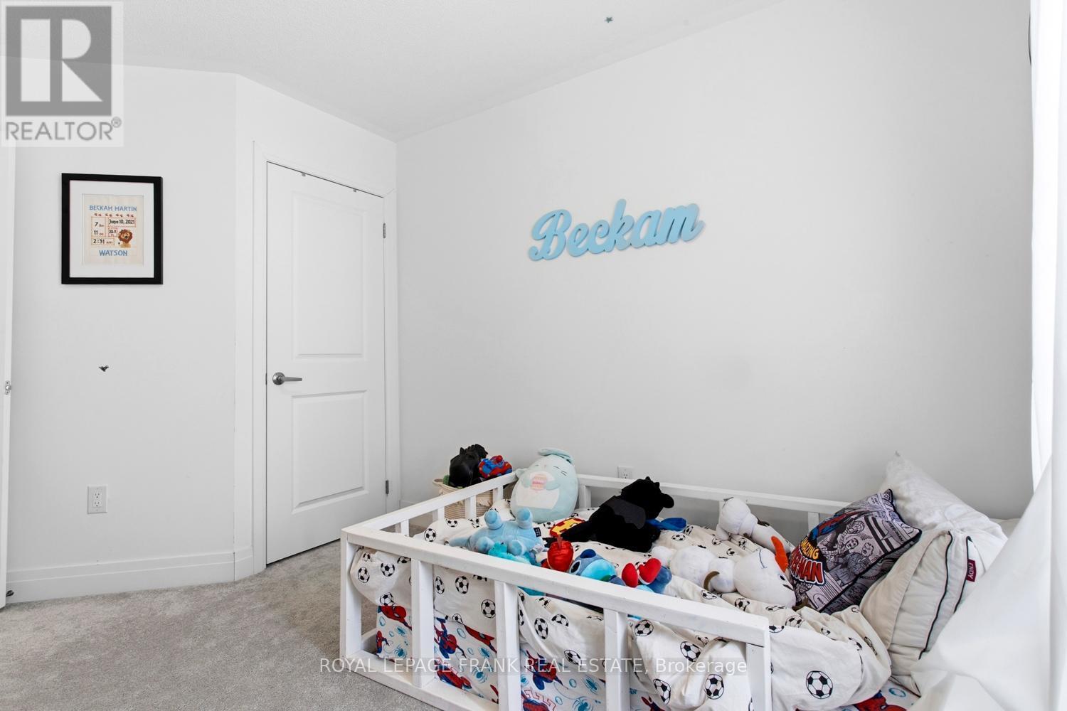 












58 SELFRIDGE WAY

,
Whitby (Downtown Whitby),




Ontario
L1N0N9

