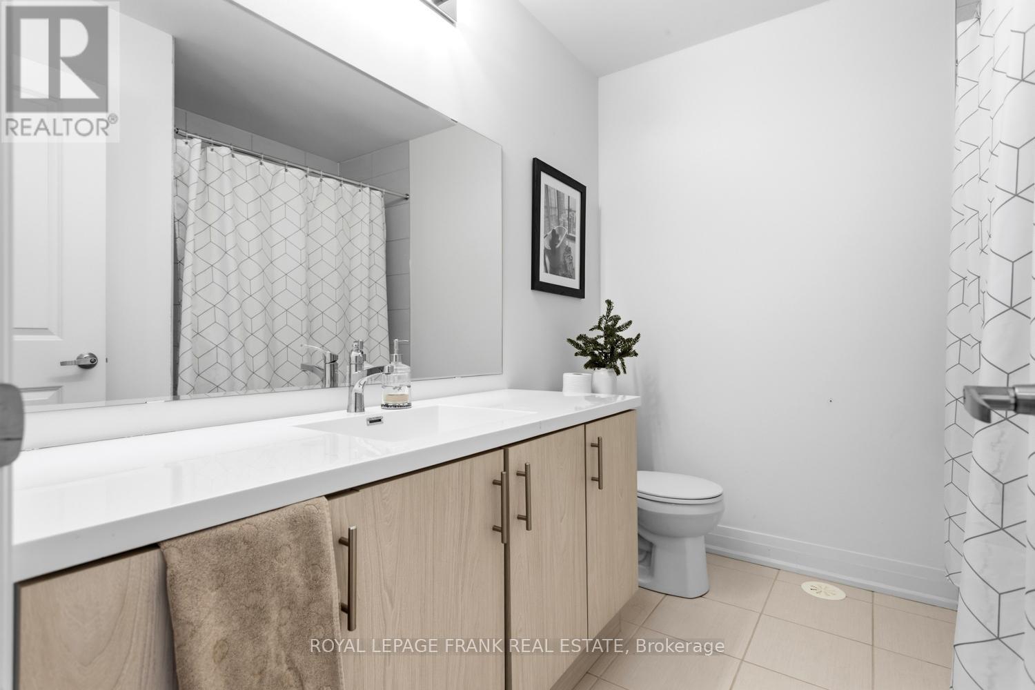 












58 SELFRIDGE WAY

,
Whitby (Downtown Whitby),




Ontario
L1N0N9

