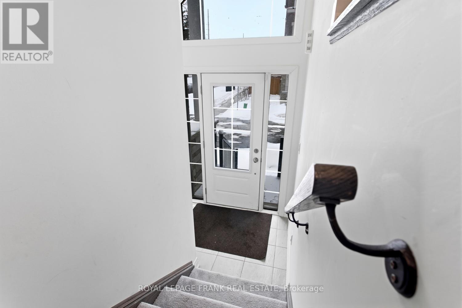 












58 SELFRIDGE WAY

,
Whitby (Downtown Whitby),




Ontario
L1N0N9

