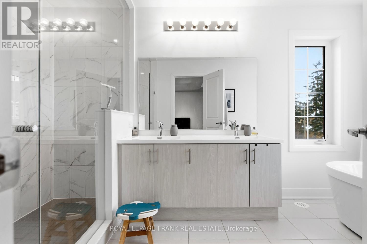 












58 SELFRIDGE WAY

,
Whitby (Downtown Whitby),




Ontario
L1N0N9

