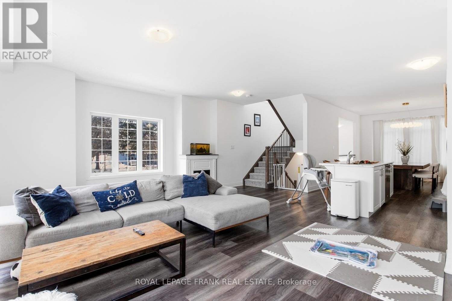 












58 SELFRIDGE WAY

,
Whitby (Downtown Whitby),




Ontario
L1N0N9

