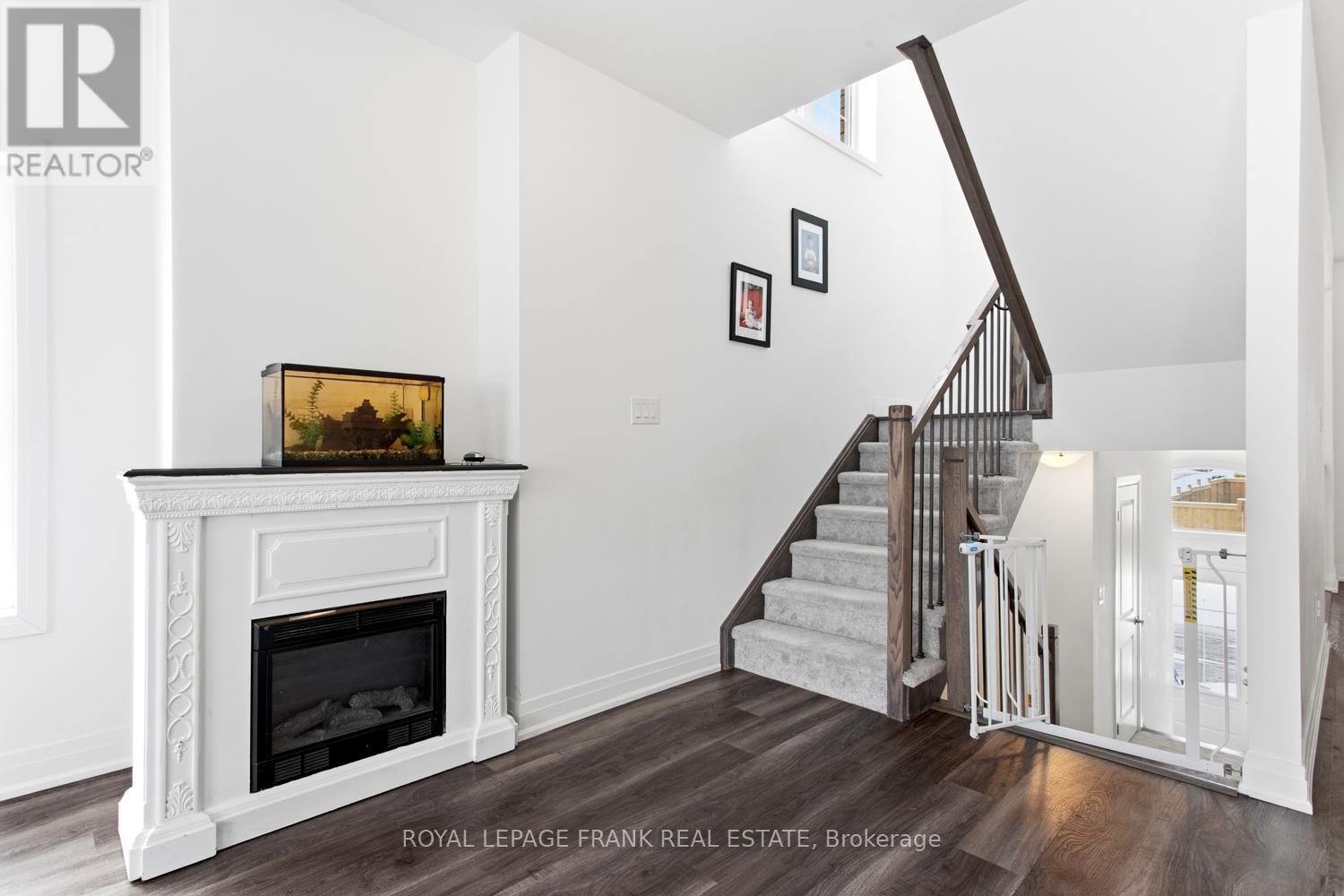 












58 SELFRIDGE WAY

,
Whitby (Downtown Whitby),




Ontario
L1N0N9

