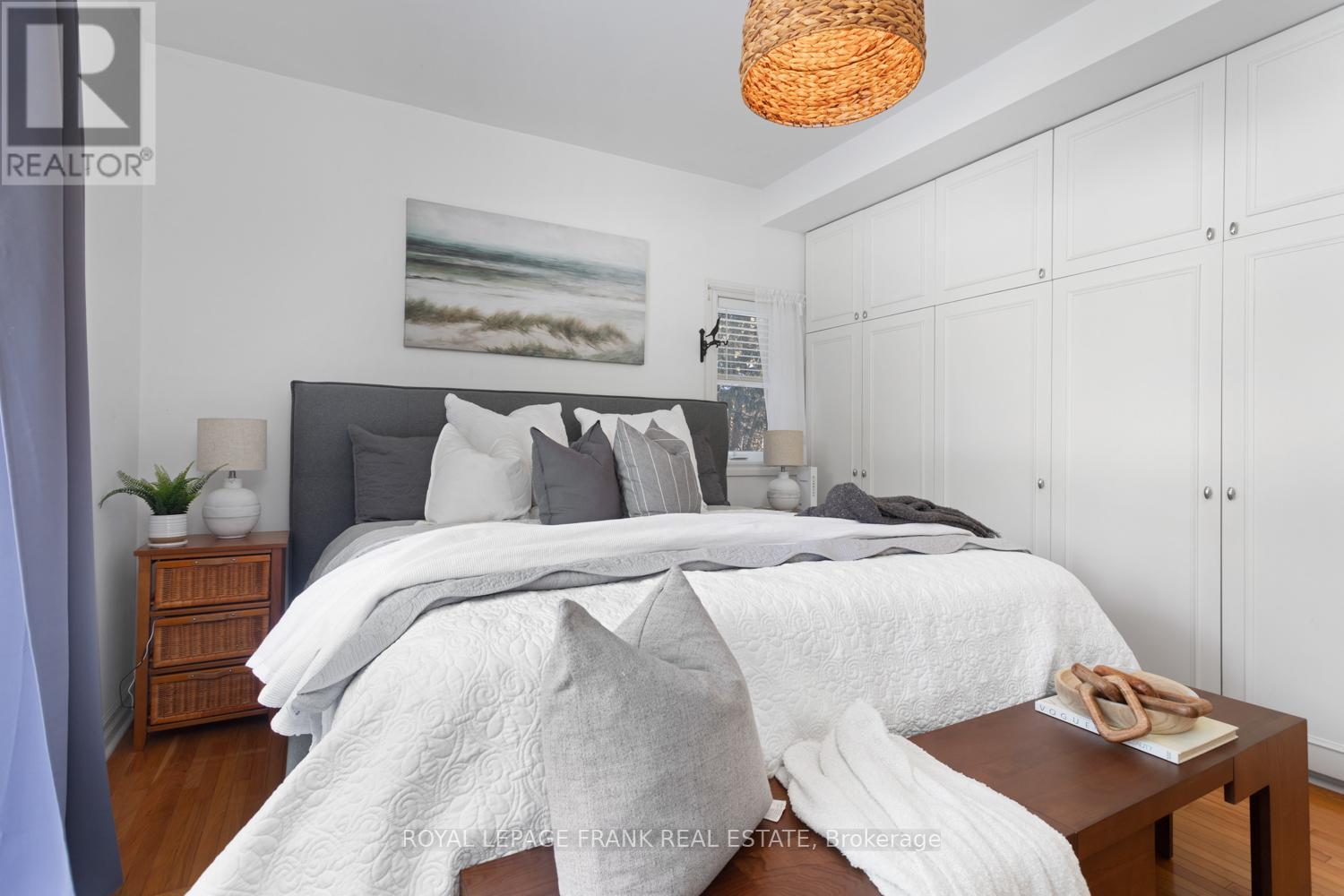 












5 REGENT STREET

,
Georgina (Pefferlaw),




Ontario
L0E1N0

