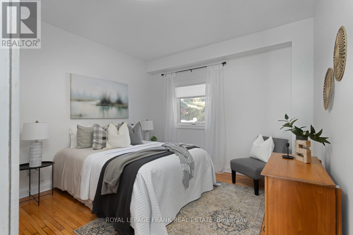 












5 REGENT STREET

,
Georgina (Pefferlaw),




Ontario
L0E1N0

