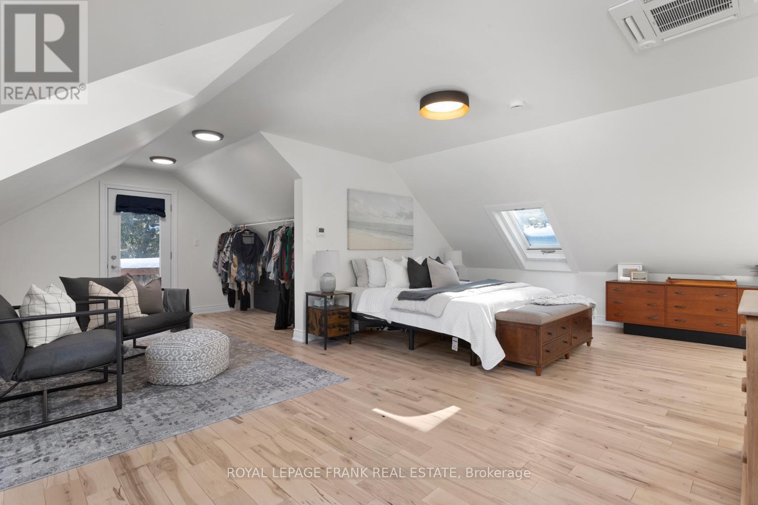 












5 REGENT STREET

,
Georgina (Pefferlaw),




Ontario
L0E1N0

