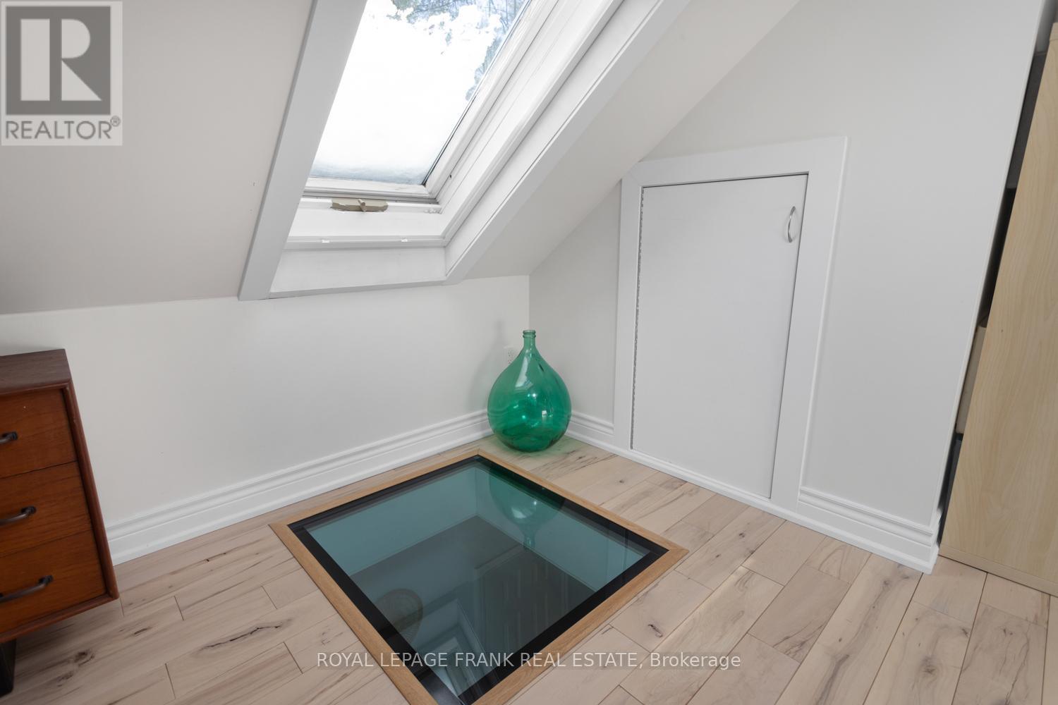 












5 REGENT STREET

,
Georgina (Pefferlaw),




Ontario
L0E1N0

