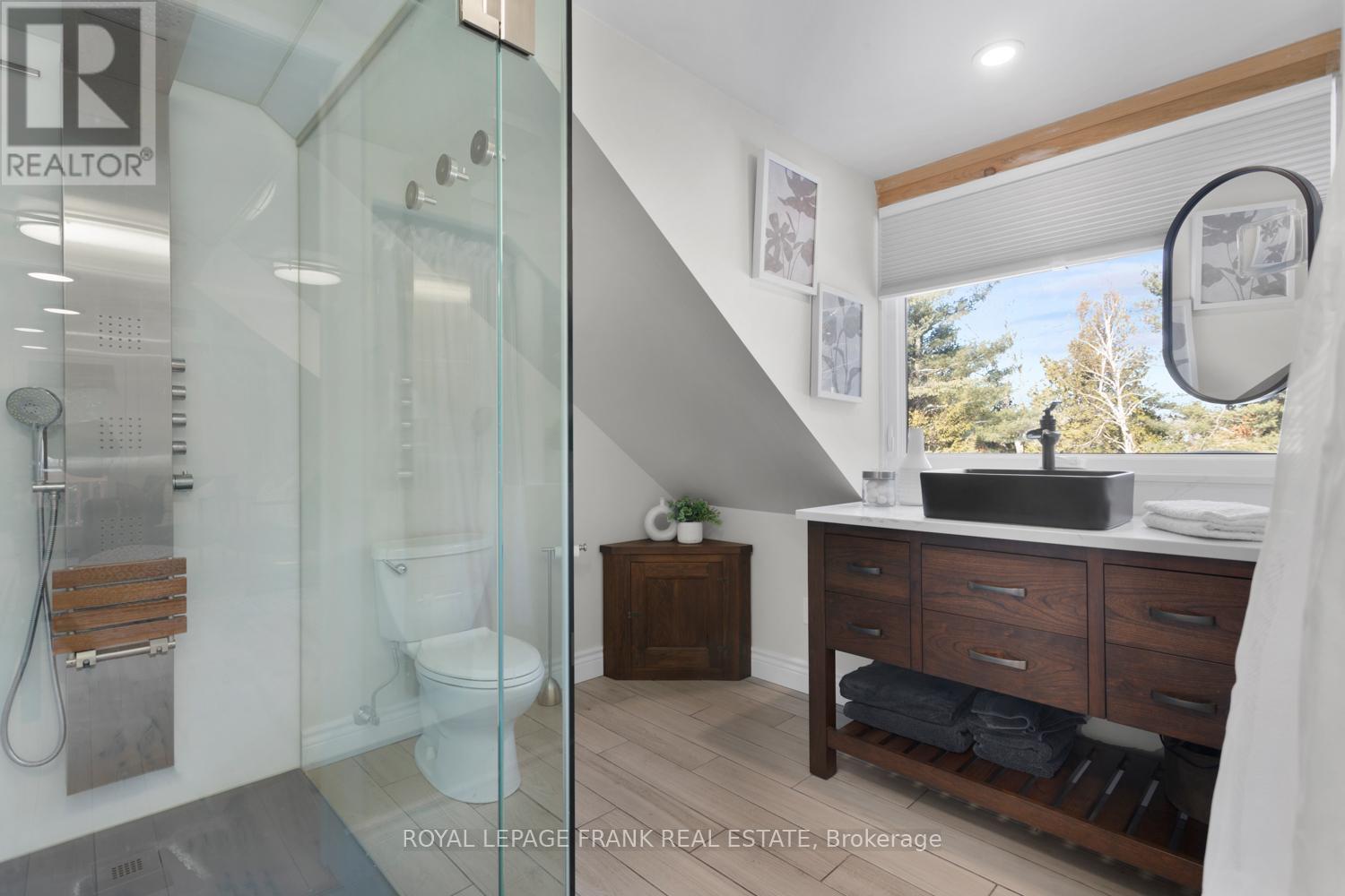 












5 REGENT STREET

,
Georgina (Pefferlaw),




Ontario
L0E1N0

