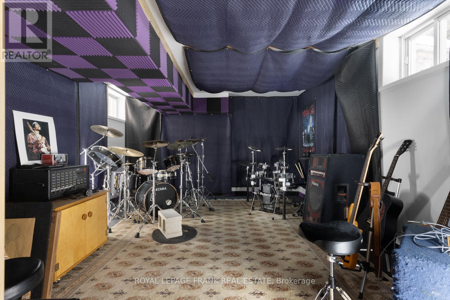 












5 REGENT STREET

,
Georgina (Pefferlaw),




Ontario
L0E1N0

