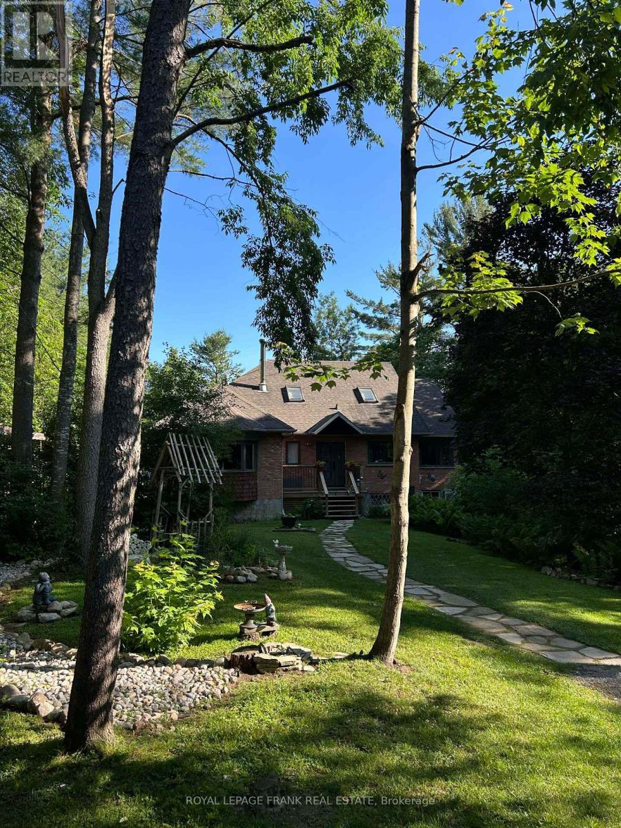 












5 REGENT STREET

,
Georgina (Pefferlaw),




Ontario
L0E1N0

