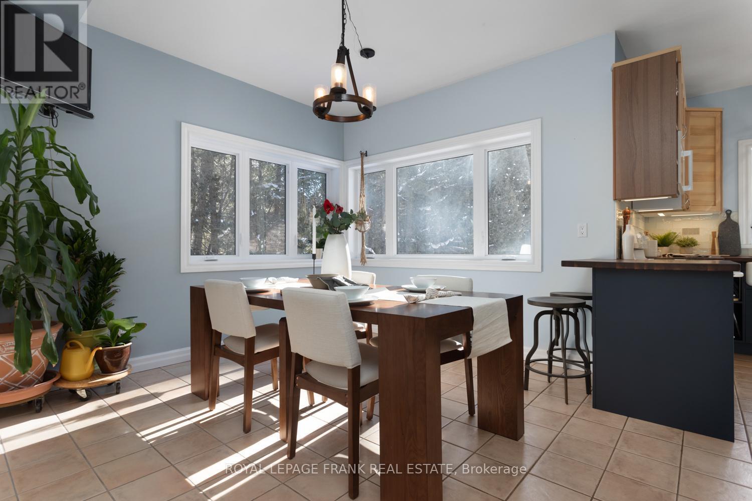 












5 REGENT STREET

,
Georgina (Pefferlaw),




Ontario
L0E1N0

