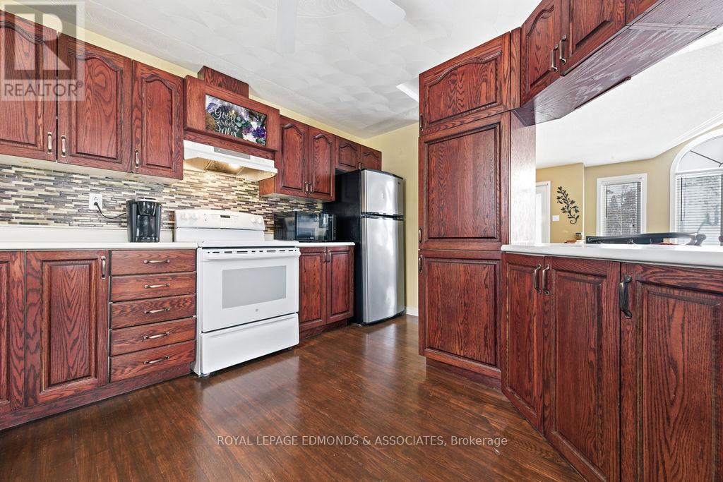 












104 BECKETT VIEW DRIVE

,
Laurentian Valley,




Ontario
K8A6W2

