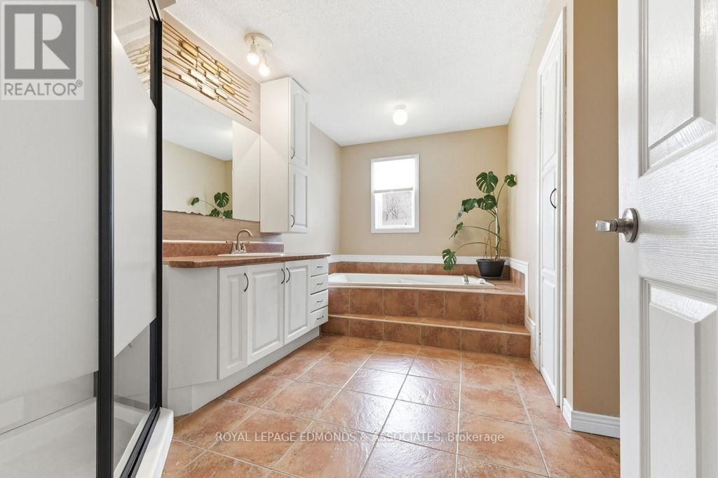 












104 BECKETT VIEW DRIVE

,
Laurentian Valley,




Ontario
K8A6W2

