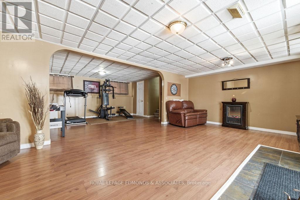 












104 BECKETT VIEW DRIVE

,
Laurentian Valley,




Ontario
K8A6W2

