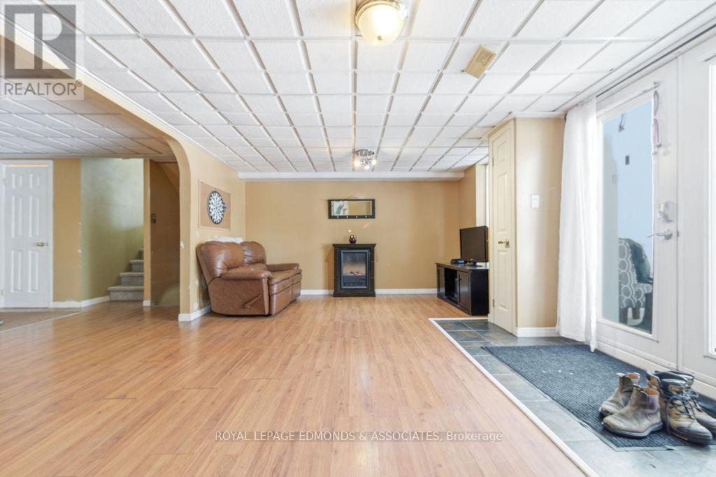 












104 BECKETT VIEW DRIVE

,
Laurentian Valley,




Ontario
K8A6W2

