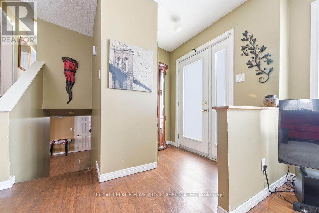 












104 BECKETT VIEW DRIVE

,
Laurentian Valley,




Ontario
K8A6W2

