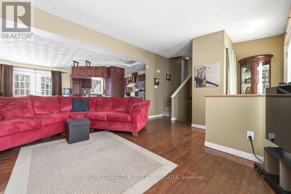 












104 BECKETT VIEW DRIVE

,
Laurentian Valley,




Ontario
K8A6W2

