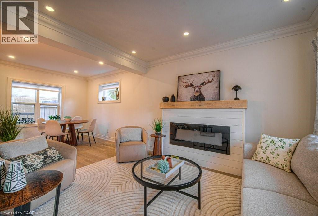 












30 DUNBAR Road S

,
Waterloo,




Ontario
N2L2E3

