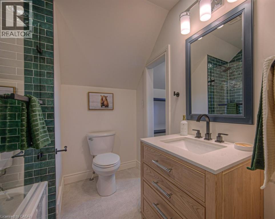 












30 DUNBAR Road S

,
Waterloo,




Ontario
N2L2E3

