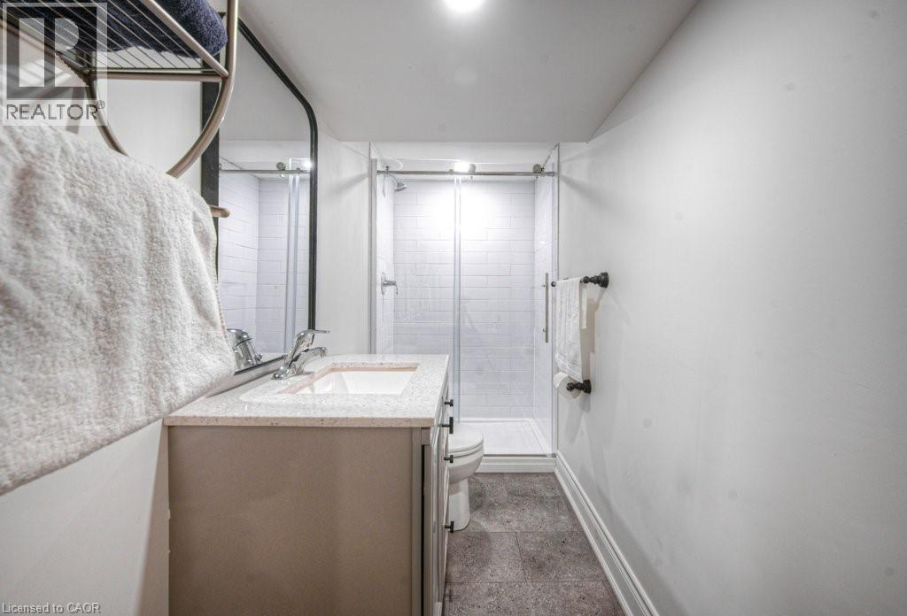 












30 DUNBAR Road S

,
Waterloo,




Ontario
N2L2E3

