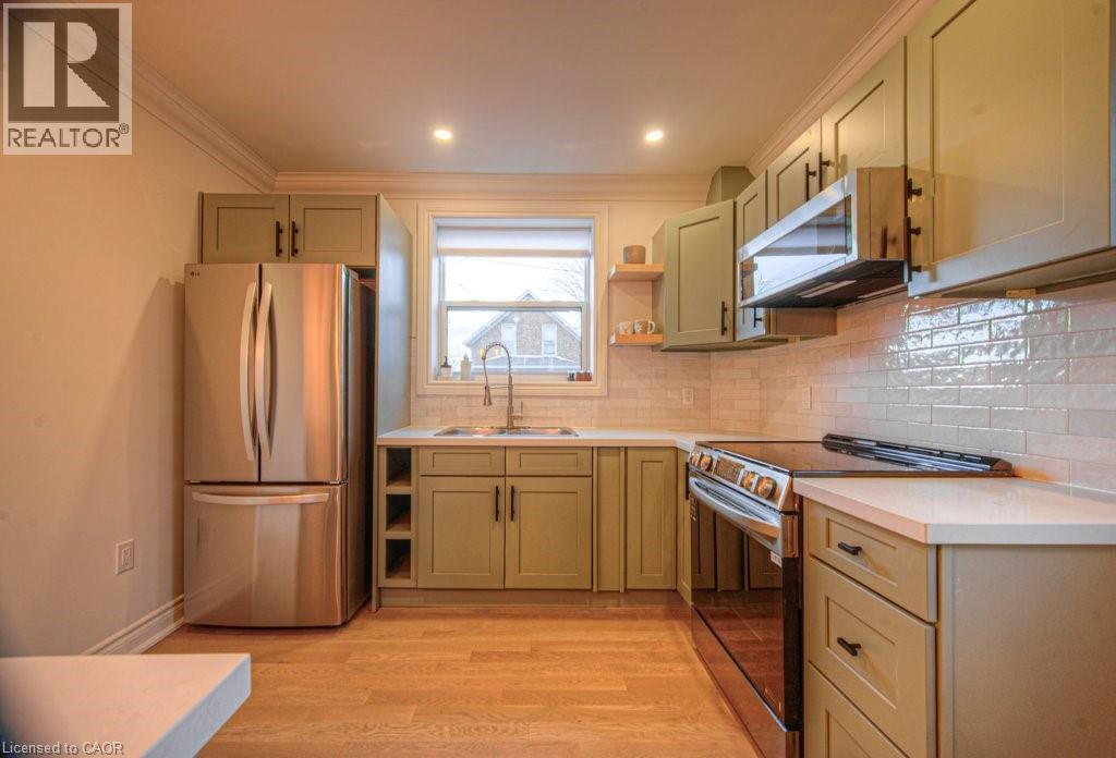 












30 DUNBAR Road S

,
Waterloo,




Ontario
N2L2E3

