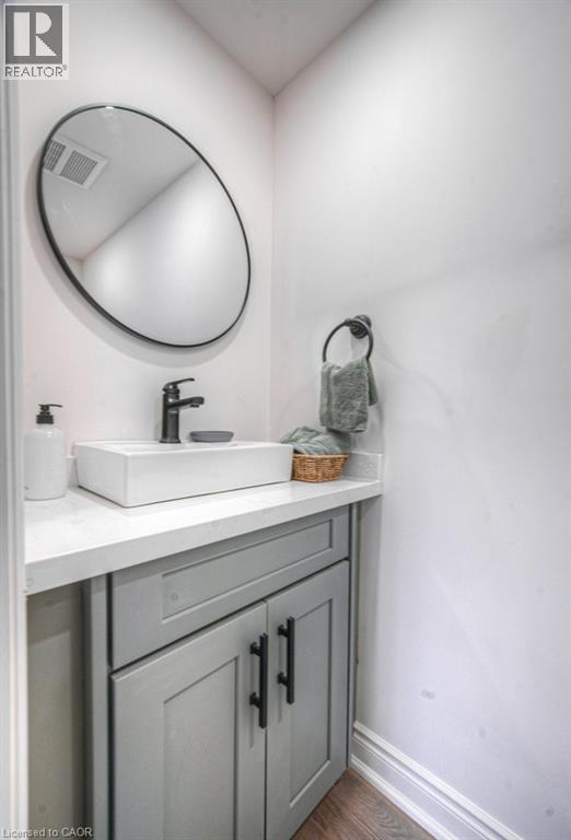 












30 DUNBAR Road S

,
Waterloo,




Ontario
N2L2E3

