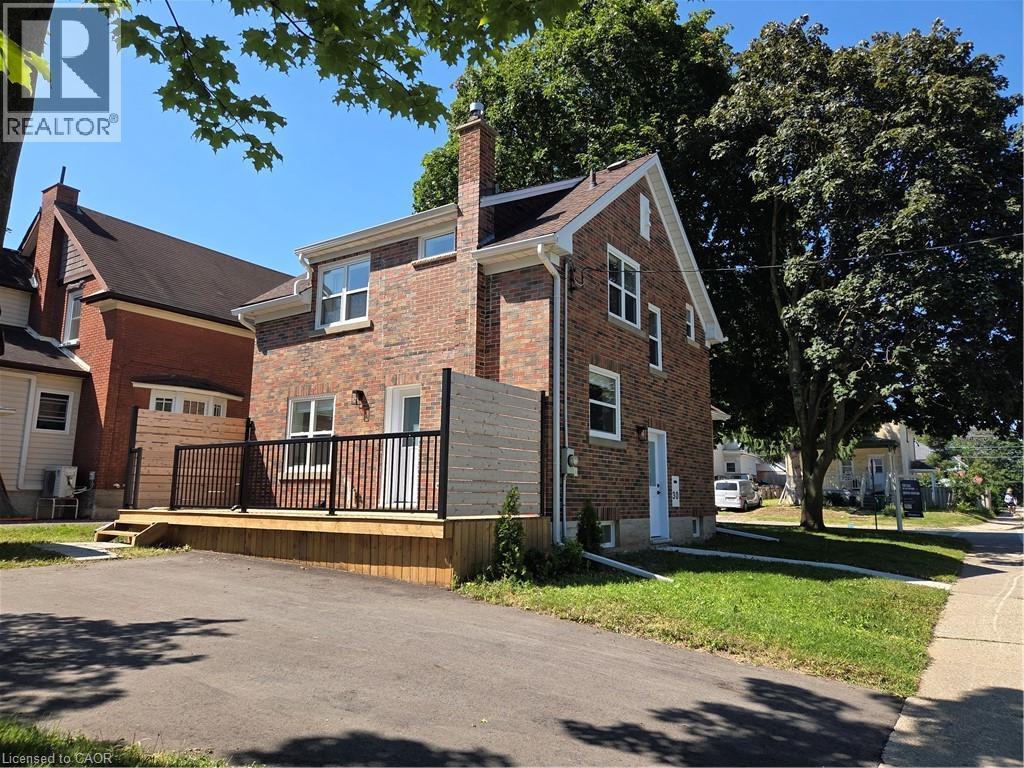 












30 DUNBAR Road S

,
Waterloo,




Ontario
N2L2E3

