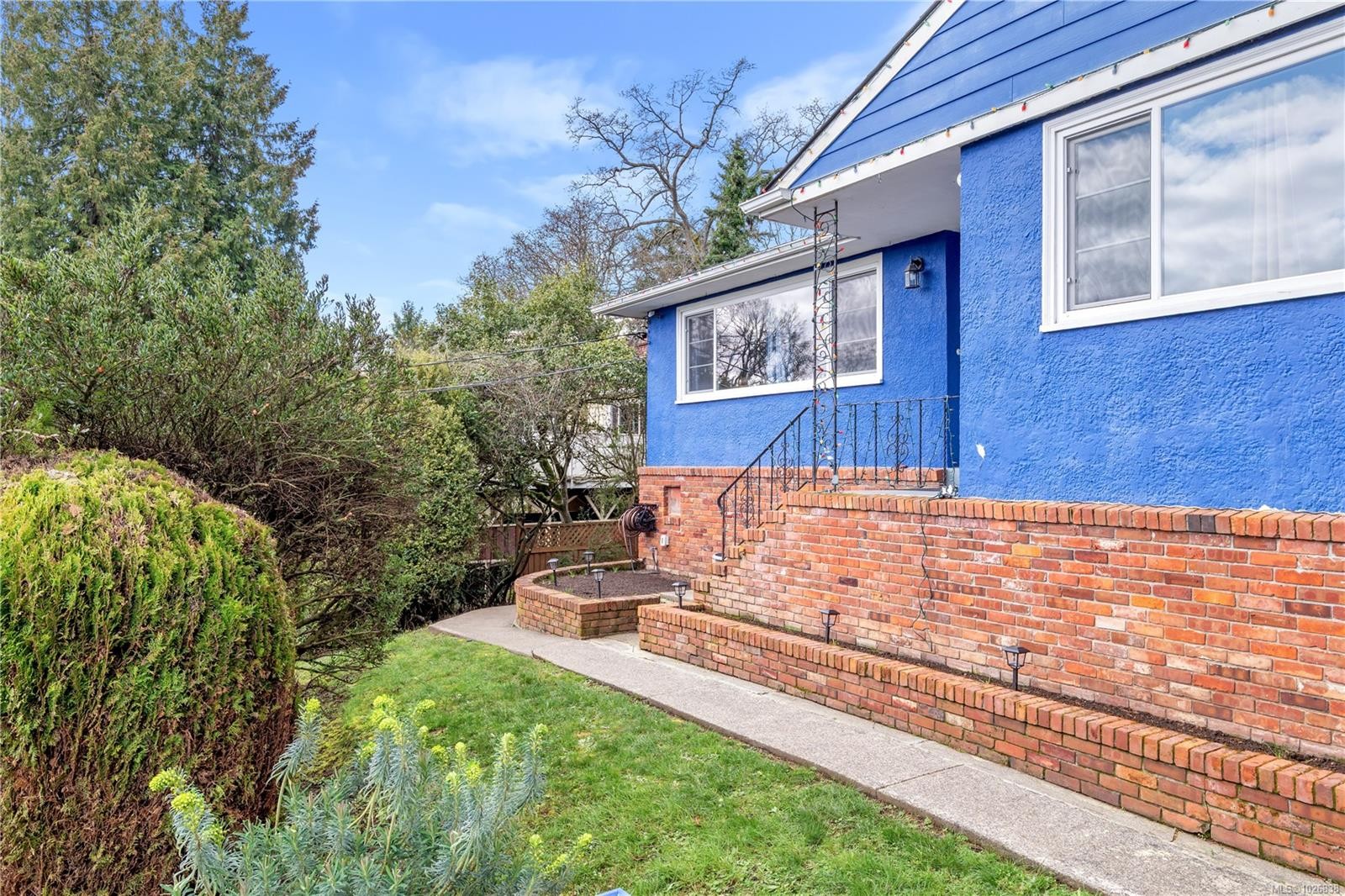 









3560


Cedar Hill

Rd,
Saanich,




BC
V8P 3Z1

