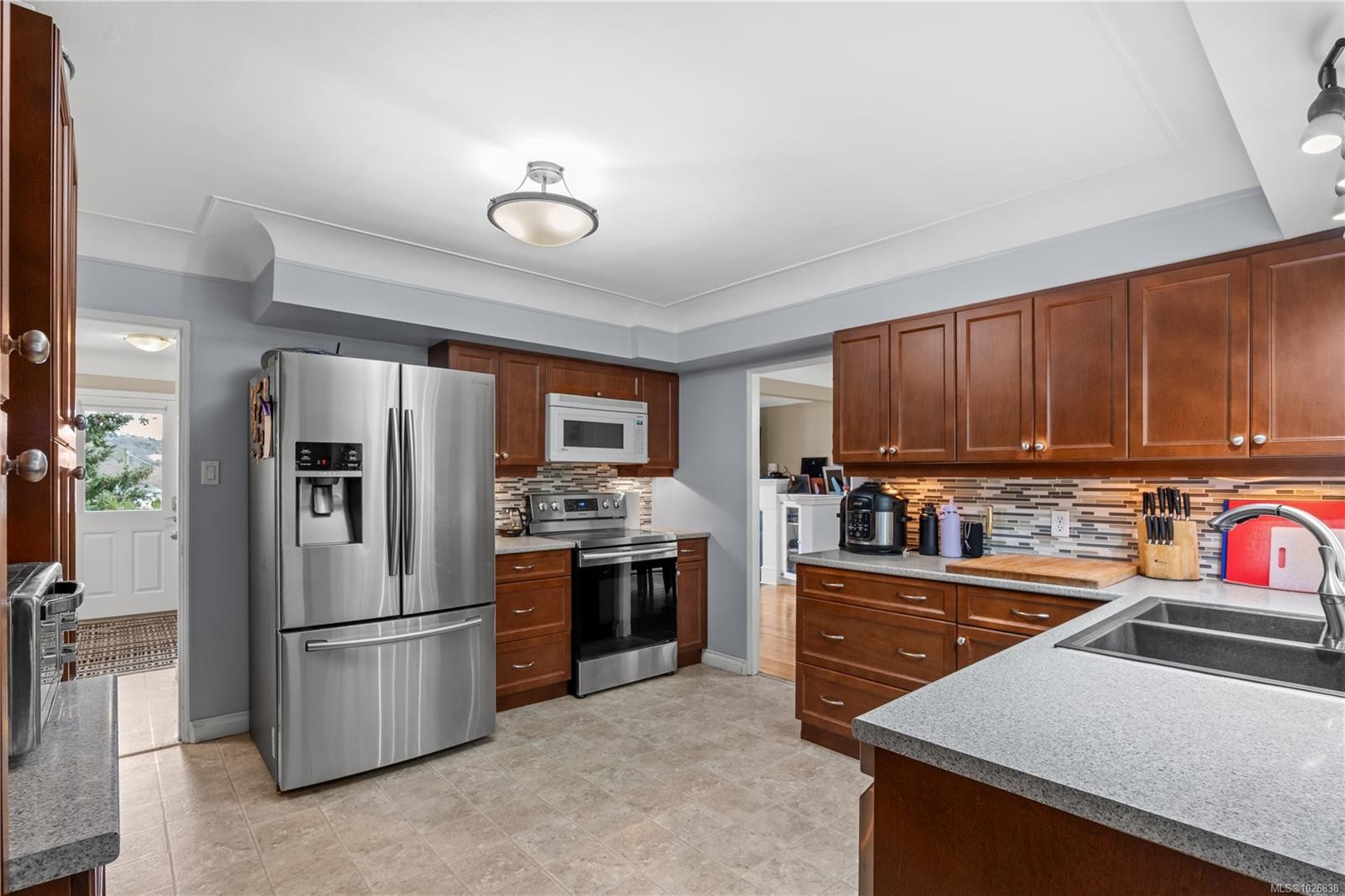 









3560


Cedar Hill

Rd,
Saanich,




BC
V8P 3Z1

