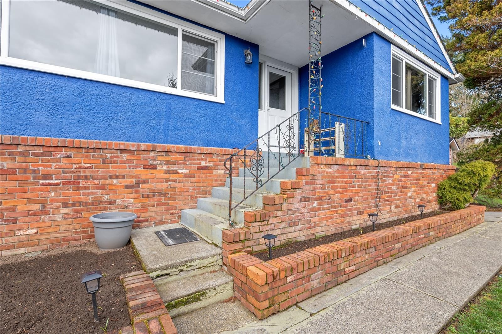 









3560


Cedar Hill

Rd,
Saanich,




BC
V8P 3Z1

