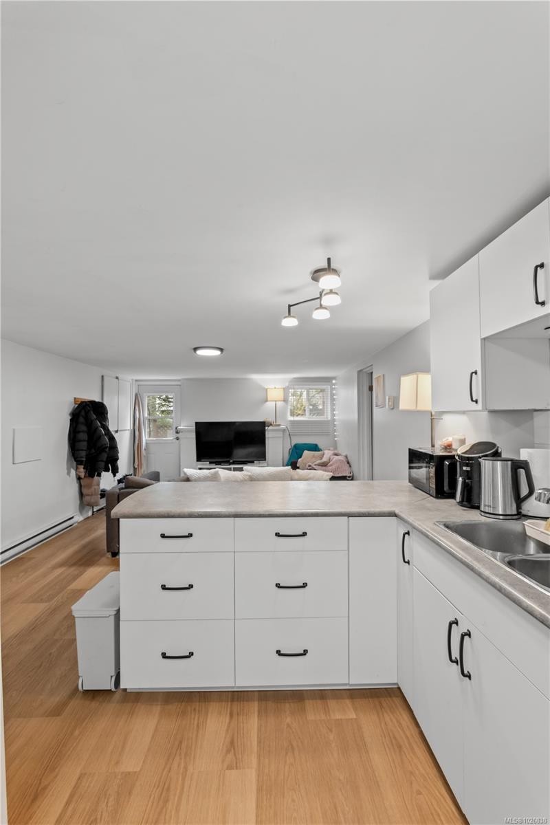 









3560


Cedar Hill

Rd,
Saanich,




BC
V8P 3Z1

