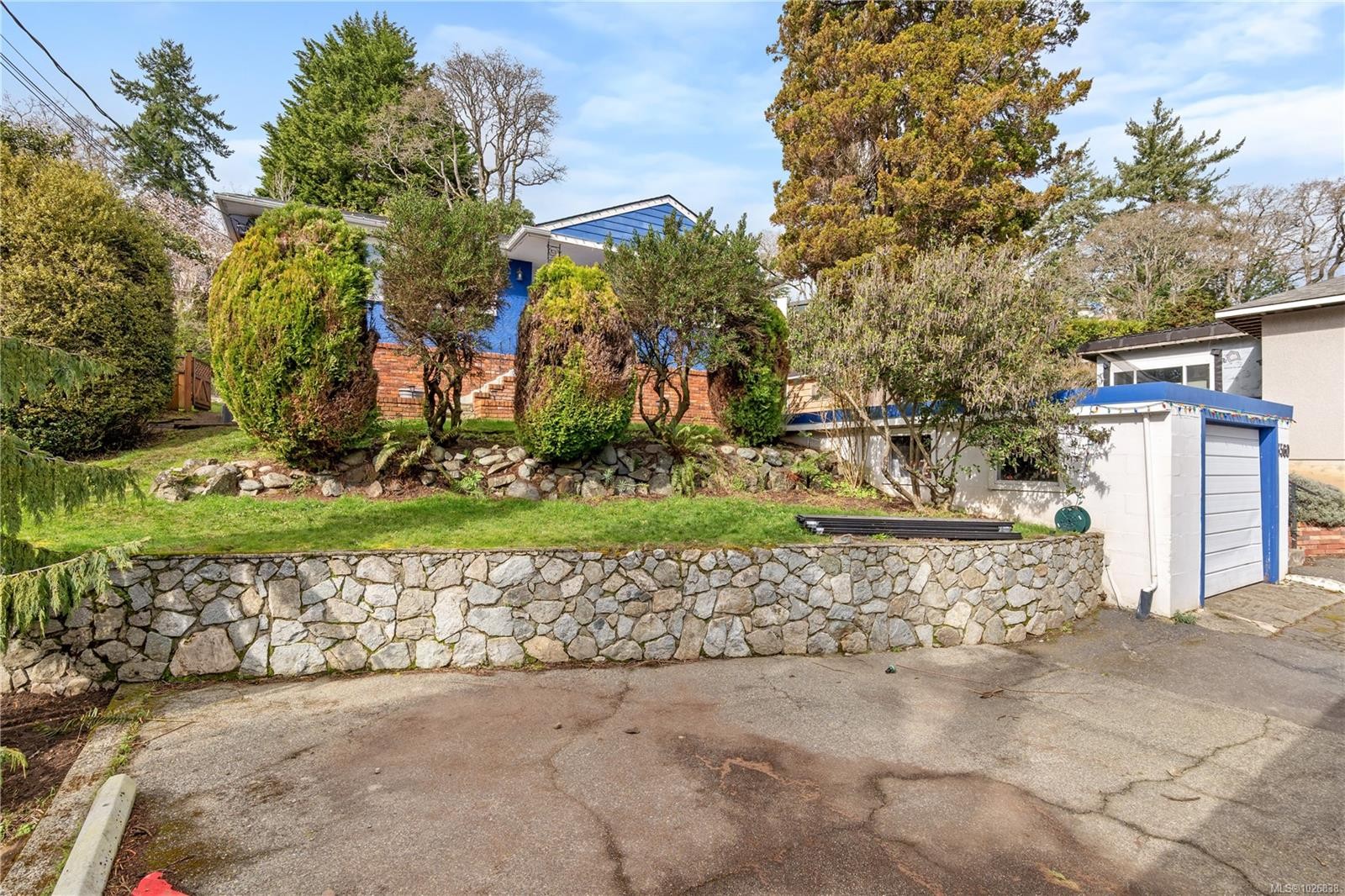 









3560


Cedar Hill

Rd,
Saanich,




BC
V8P 3Z1


