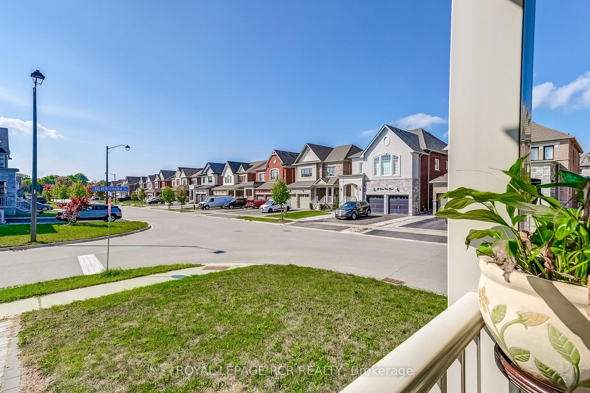 









1


Silver Charm

Drive,
East Gwillimbury,




ON
L9N 0S5

